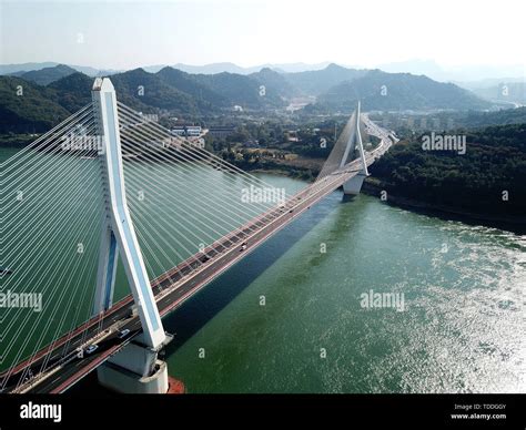 Yiling Yangtze River Bridge: A Marvel of Engineering and Breathtaking Views!