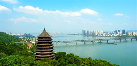 Liuhe Pagoda: An Ancient Wonder Overlooking Guyuan's Tranquil Landscape!