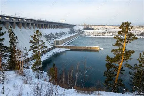 The Bratsk Hydroelectric Power Station: A Monumental Marvel of Soviet Engineering!